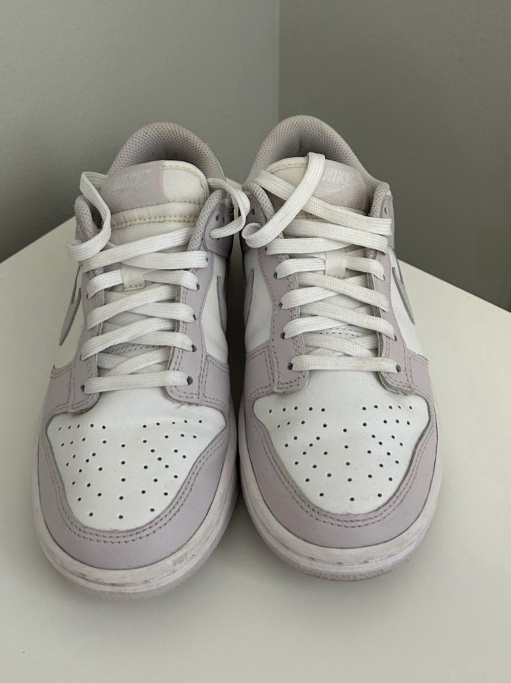 Nike Women's Low-Top Sneakers in White and Light Lavender - Picture 2 of 3